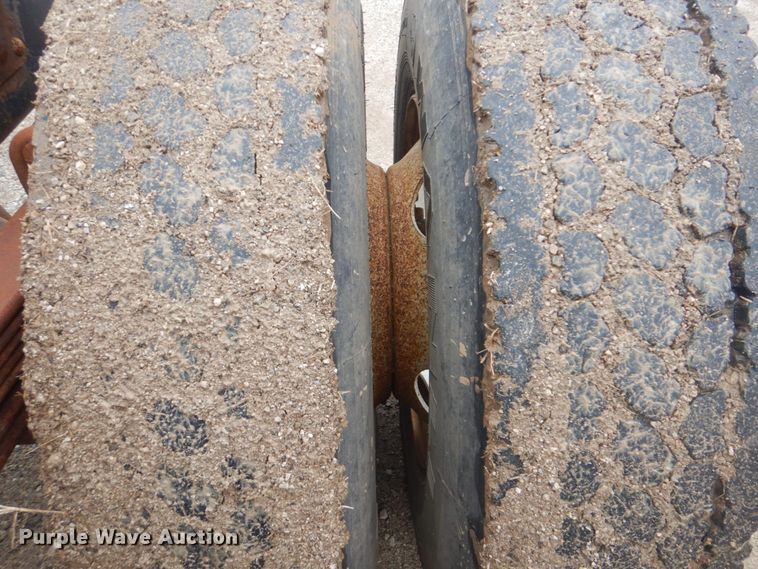 image for item FF9227 2001 GMC C7500 truck cab and chassis