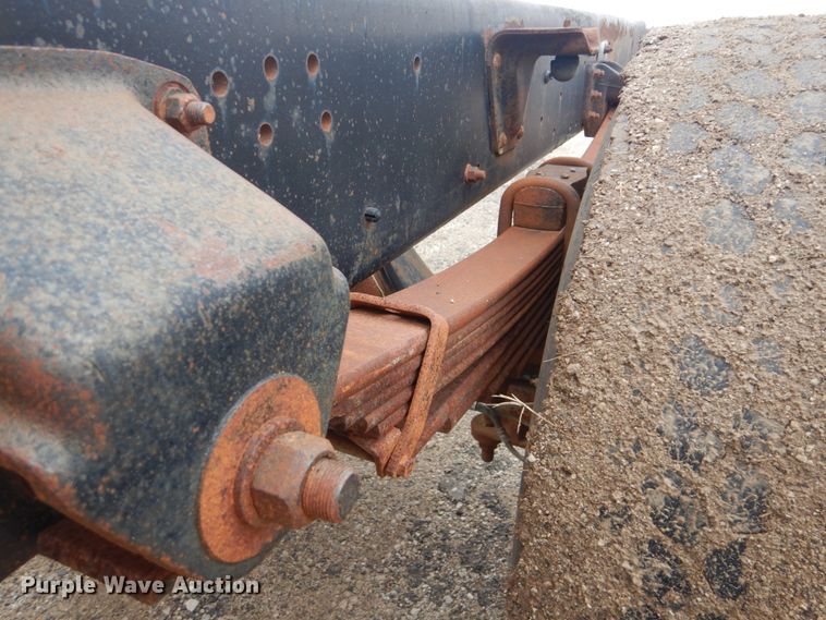 image for item FF9227 2001 GMC C7500 truck cab and chassis