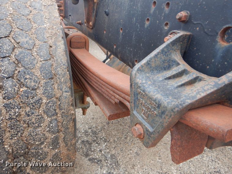 image for item FF9227 2001 GMC C7500 truck cab and chassis