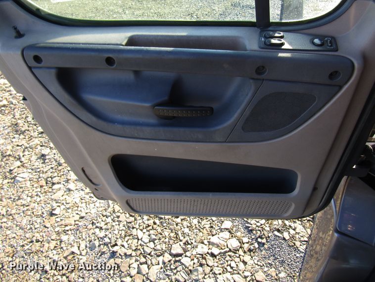 image for item FO9379 2010 Freightliner Cascadia semi truck