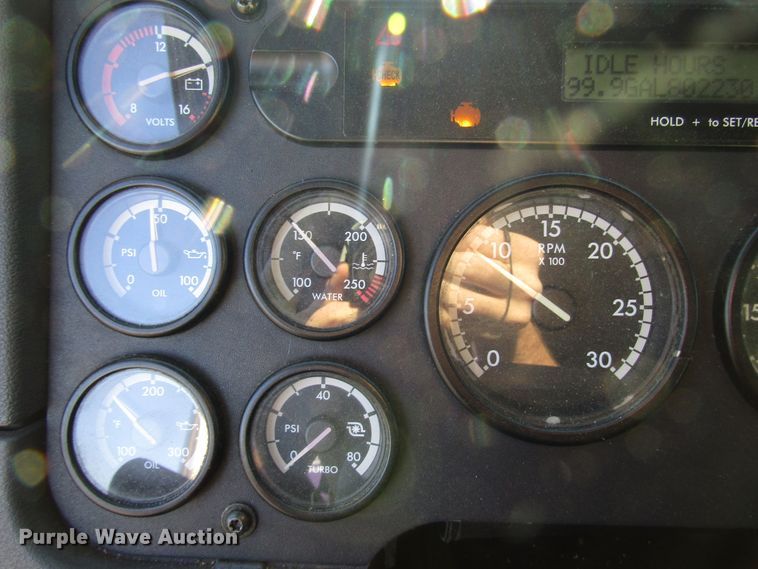 image for item FO9379 2010 Freightliner Cascadia semi truck