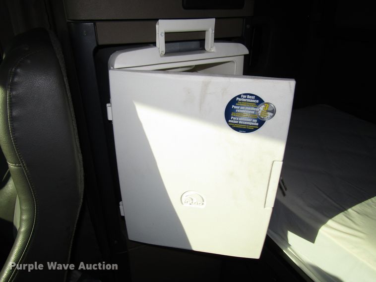 image for item FO9379 2010 Freightliner Cascadia semi truck