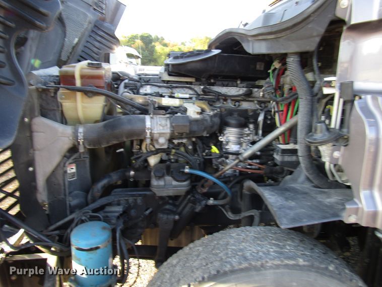 image for item FO9379 2010 Freightliner Cascadia semi truck