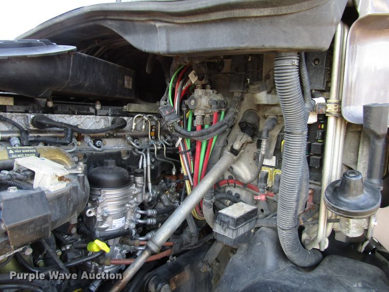 image for item FO9379 2010 Freightliner Cascadia semi truck