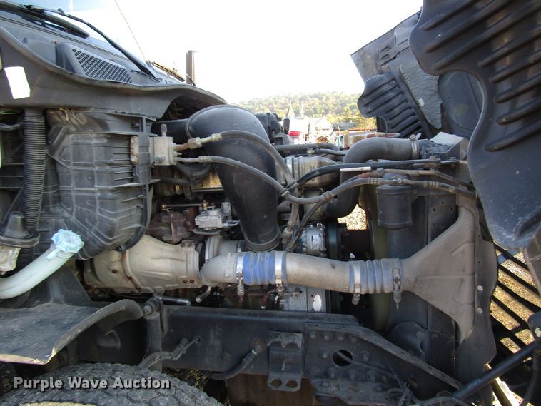 image for item FO9379 2010 Freightliner Cascadia semi truck