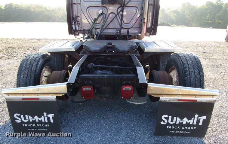 image for item FO9379 2010 Freightliner Cascadia semi truck