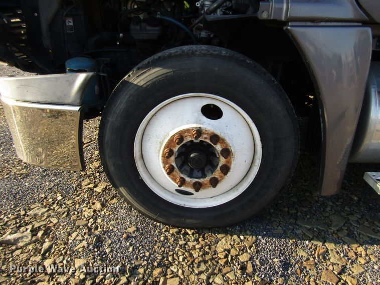 image for item FO9379 2010 Freightliner Cascadia semi truck