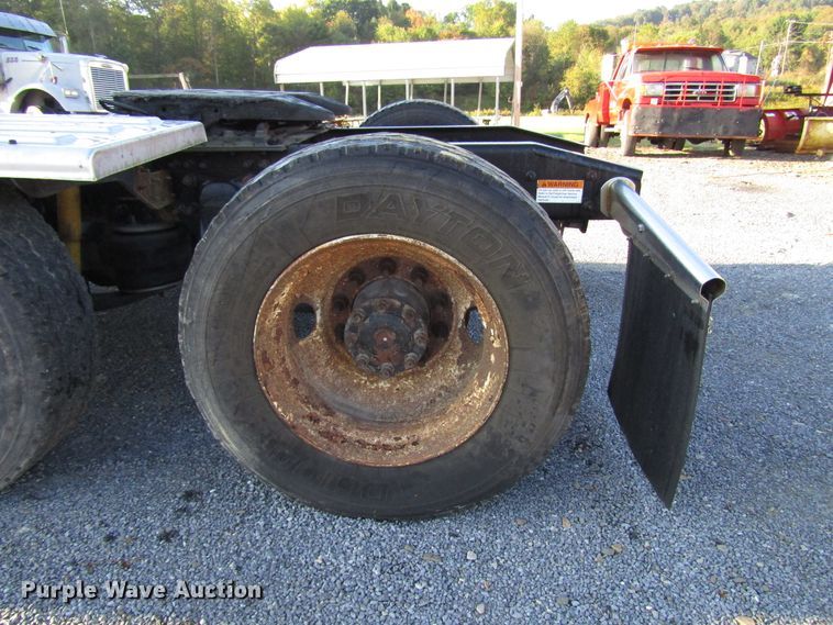 image for item FO9379 2010 Freightliner Cascadia semi truck