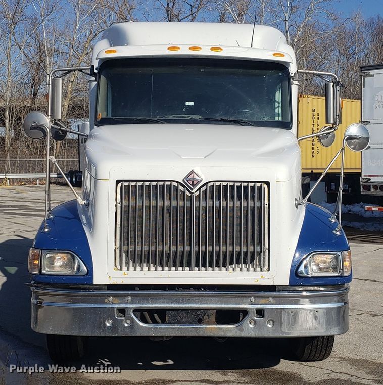 image for item GA9437 2005 International 9400i semi truck