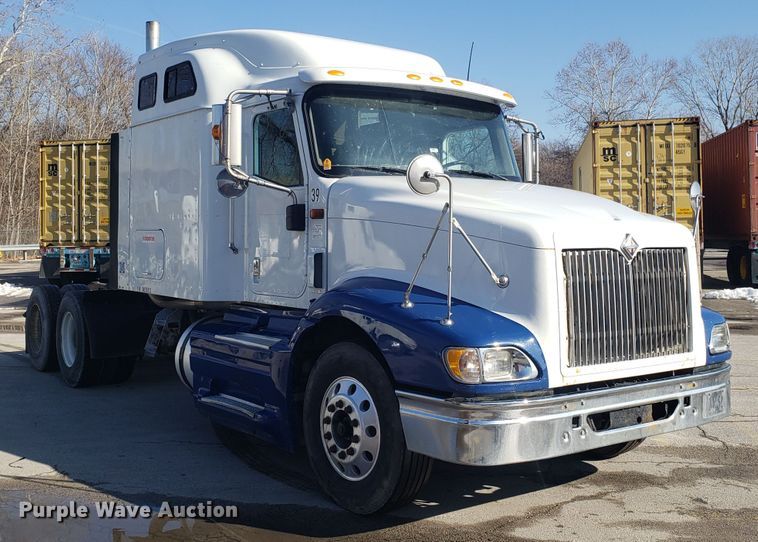 image for item GA9437 2005 International 9400i semi truck
