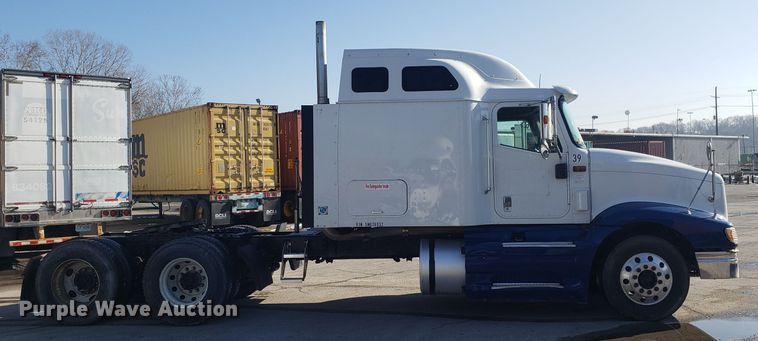 image for item GA9437 2005 International 9400i semi truck