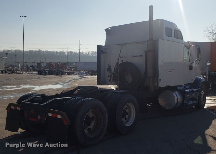 image for item GA9437 2005 International 9400i semi truck