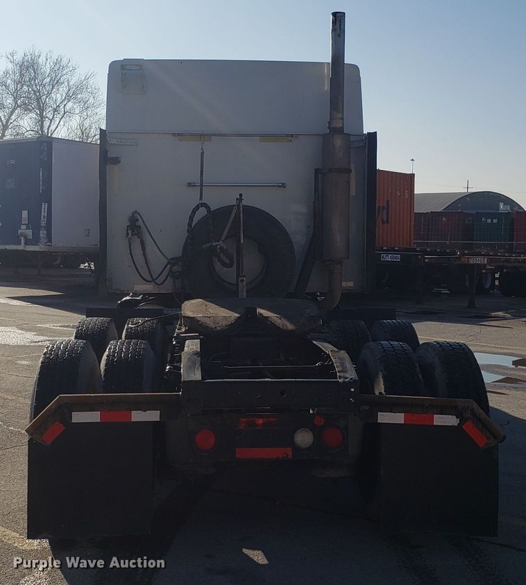 image for item GA9437 2005 International 9400i semi truck