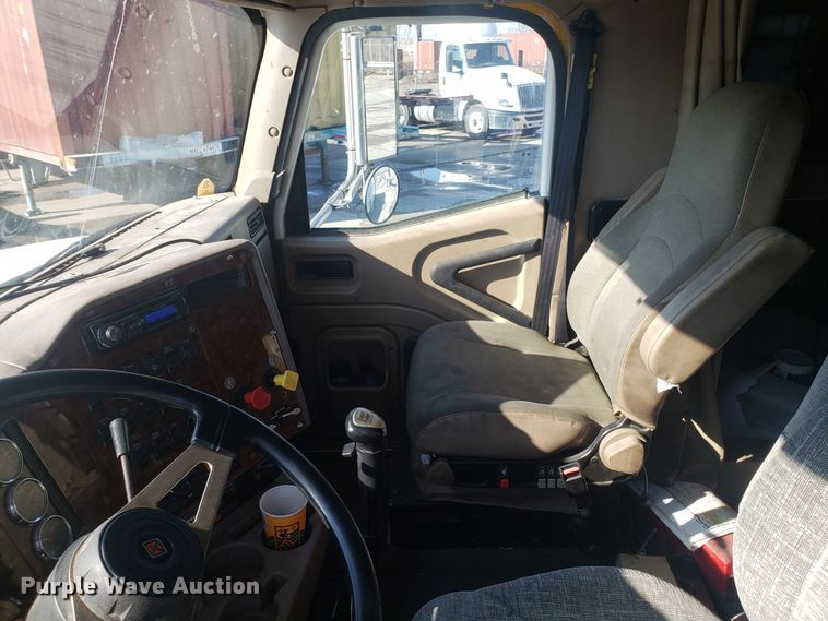 image for item GA9437 2005 International 9400i semi truck