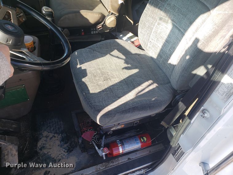 image for item GA9437 2005 International 9400i semi truck