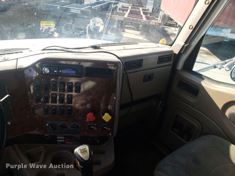 image for item GA9437 2005 International 9400i semi truck