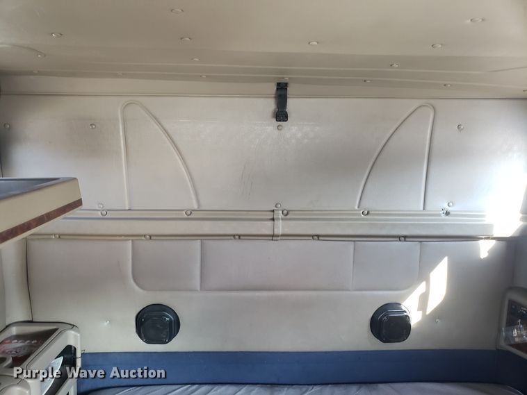 image for item GA9437 2005 International 9400i semi truck