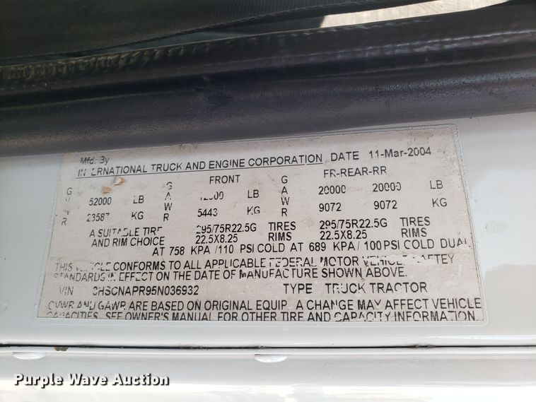 image for item GA9437 2005 International 9400i semi truck