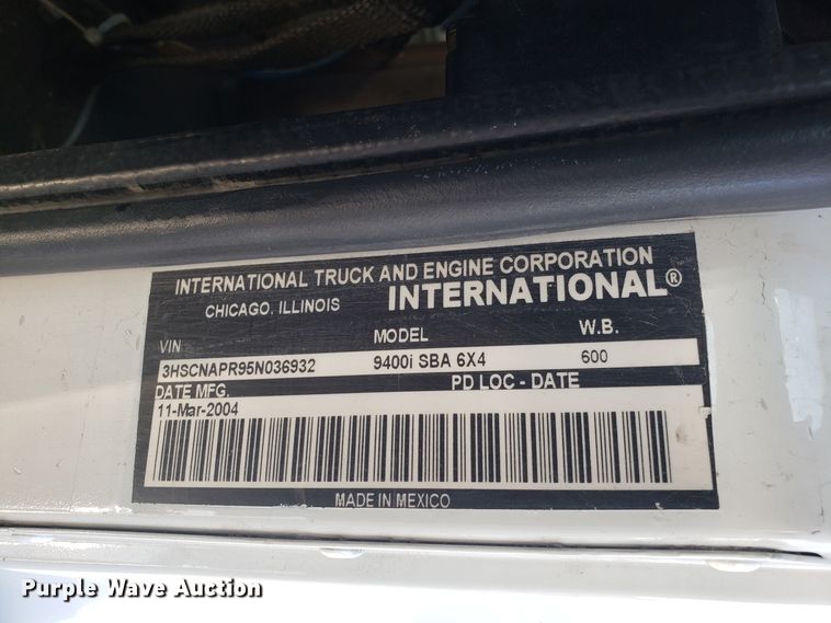 image for item GA9437 2005 International 9400i semi truck