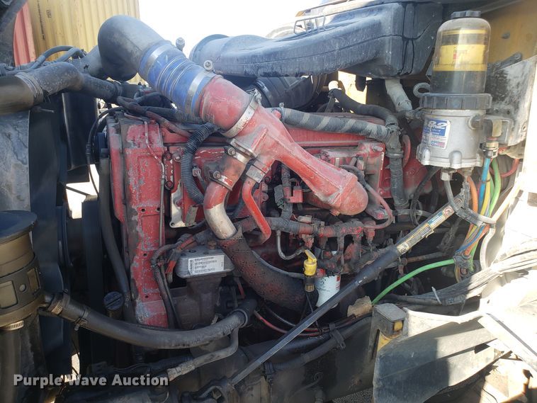 image for item GA9437 2005 International 9400i semi truck