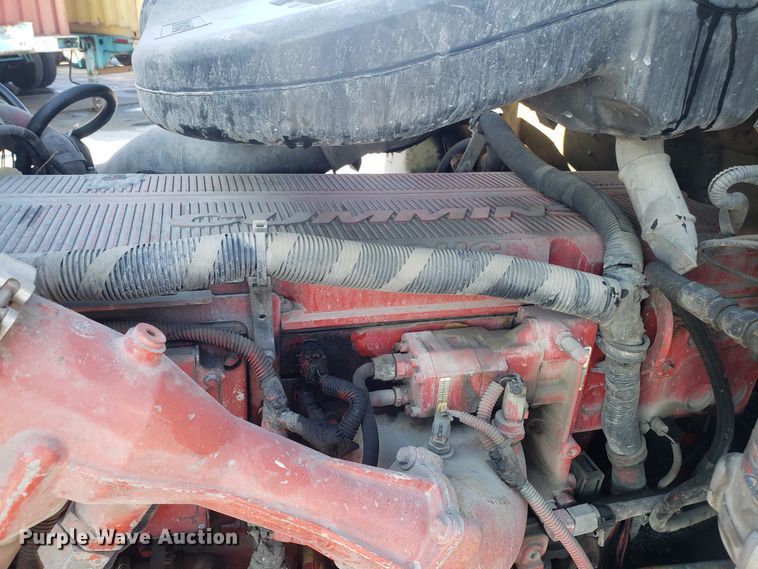 image for item GA9437 2005 International 9400i semi truck