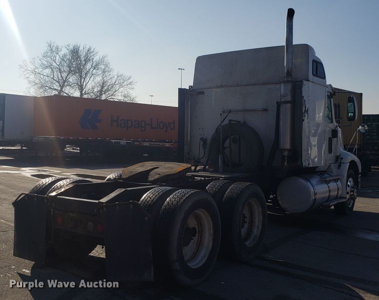 image for item GA9438 2000 International 9200i semi truck