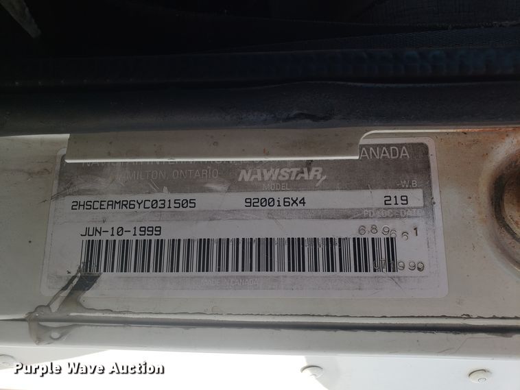 image for item GA9438 2000 International 9200i semi truck