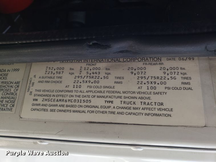 image for item GA9438 2000 International 9200i semi truck