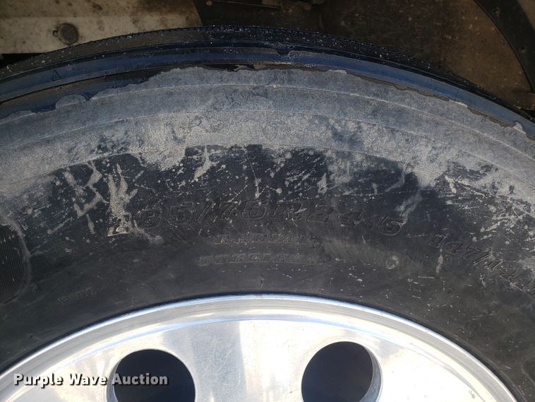 image for item GA9438 2000 International 9200i semi truck