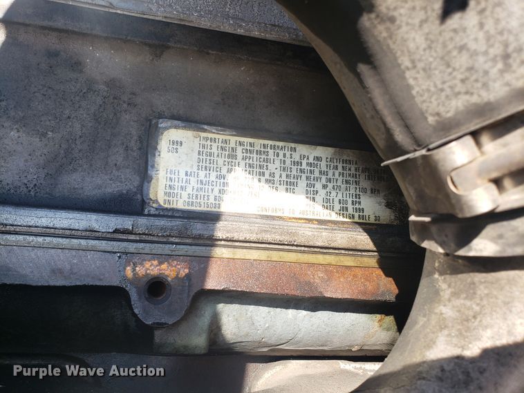 image for item GA9438 2000 International 9200i semi truck