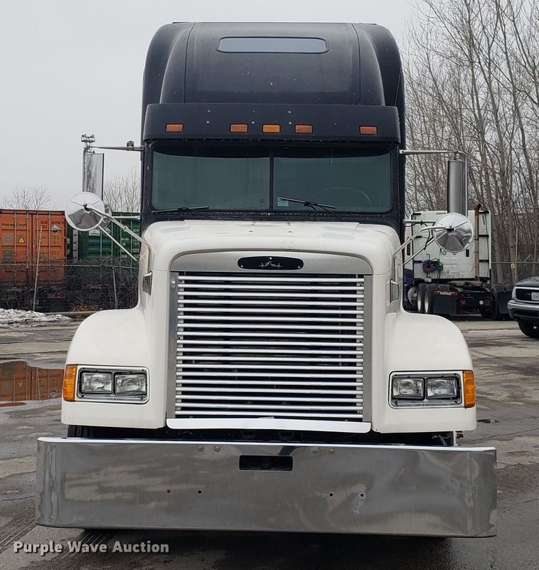 image for item GA9439 1995 Freightliner FLD semi truck