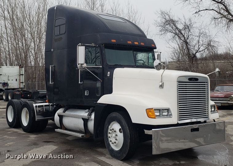 image for item GA9439 1995 Freightliner FLD semi truck