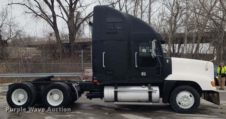 image for item GA9439 1995 Freightliner FLD semi truck