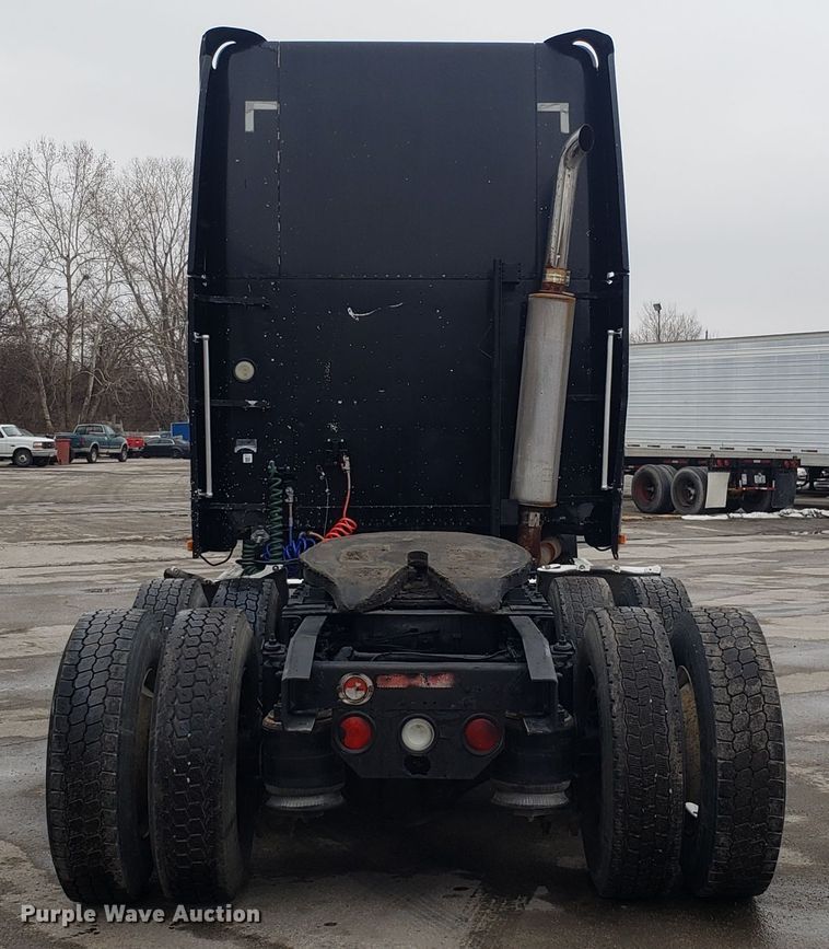 image for item GA9439 1995 Freightliner FLD semi truck