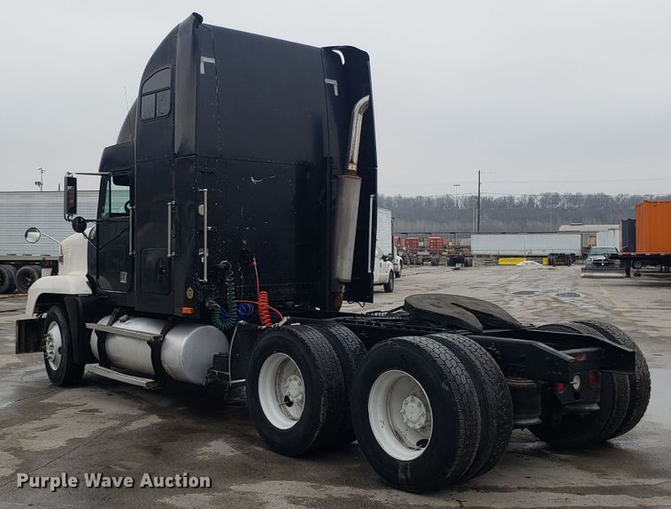 image for item GA9439 1995 Freightliner FLD semi truck