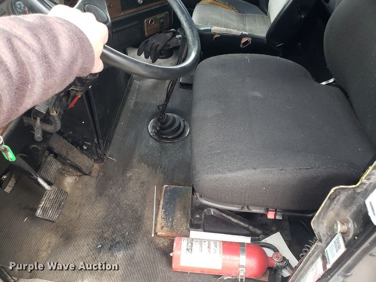 image for item GA9439 1995 Freightliner FLD semi truck