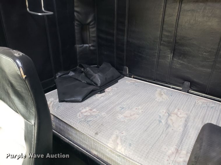 image for item GA9439 1995 Freightliner FLD semi truck