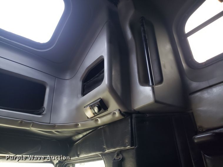 image for item GA9439 1995 Freightliner FLD semi truck