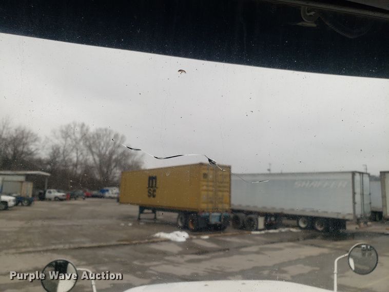 image for item GA9439 1995 Freightliner FLD semi truck