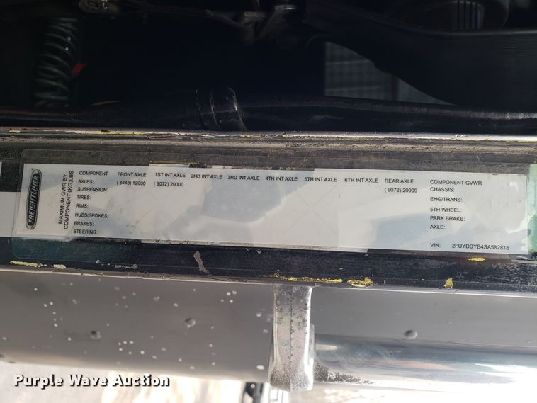 image for item GA9439 1995 Freightliner FLD semi truck