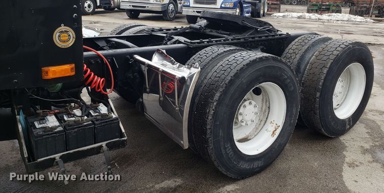 image for item GA9439 1995 Freightliner FLD semi truck