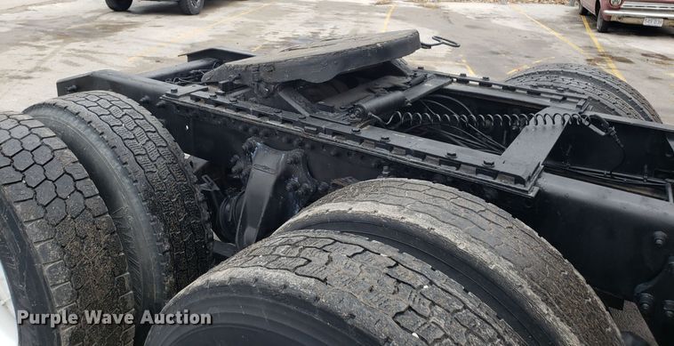 image for item GA9439 1995 Freightliner FLD semi truck