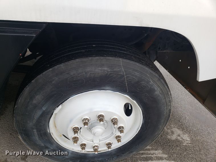 image for item GA9439 1995 Freightliner FLD semi truck