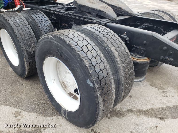 image for item GA9439 1995 Freightliner FLD semi truck