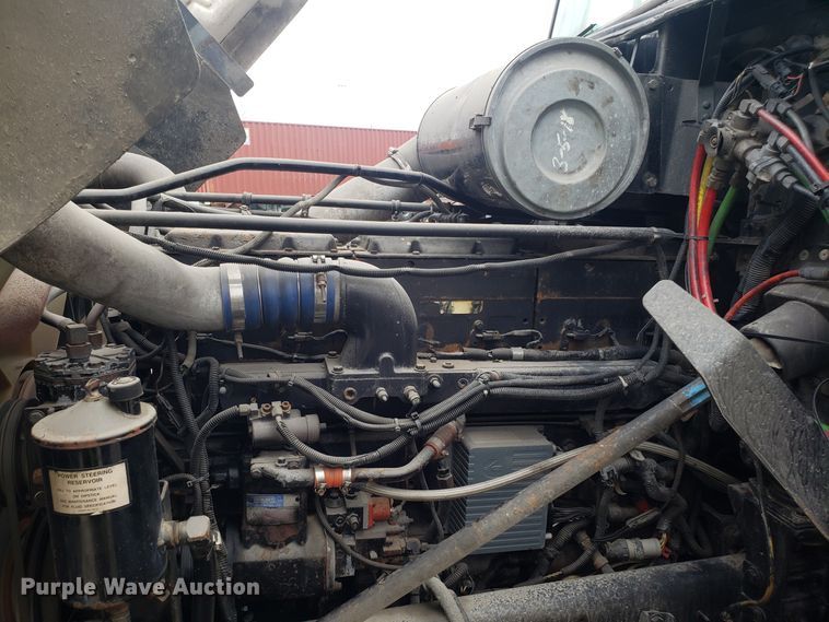 image for item GA9439 1995 Freightliner FLD semi truck