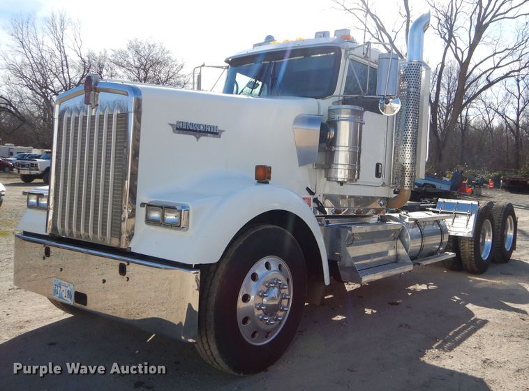 image for item GB9628 2009 Kenworth W900 semi truck