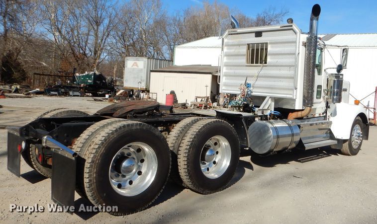 image for item GB9628 2009 Kenworth W900 semi truck