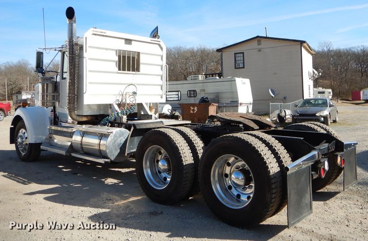 image for item GB9628 2009 Kenworth W900 semi truck