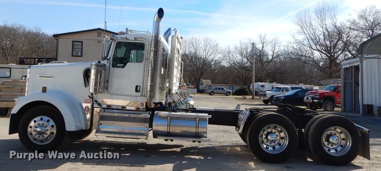 image for item GB9628 2009 Kenworth W900 semi truck