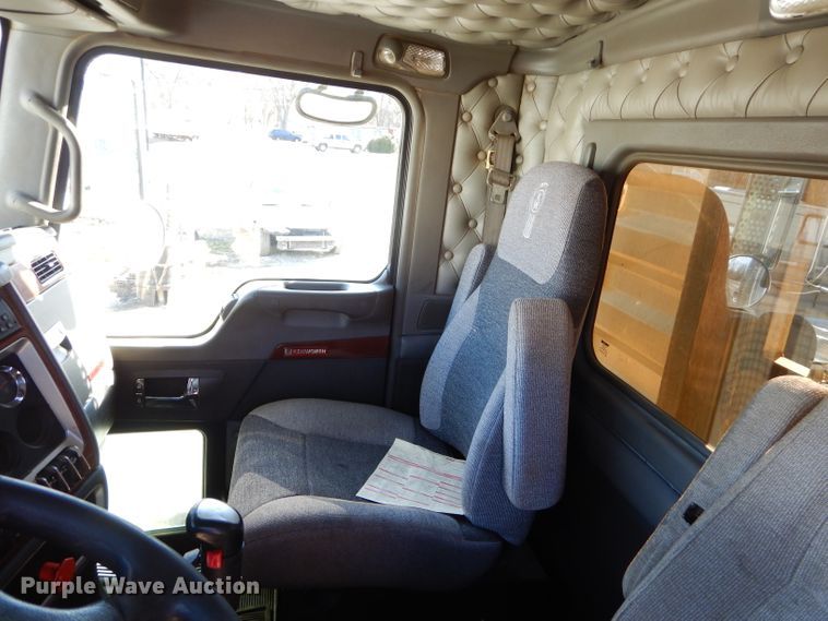 image for item GB9628 2009 Kenworth W900 semi truck